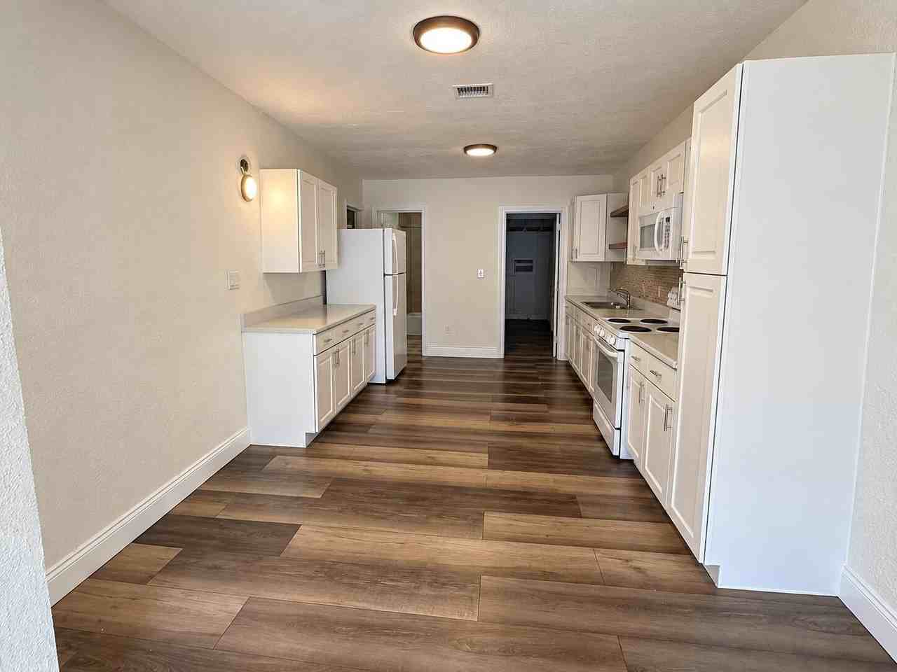 2219 Wilson St - Photo 2 of 12