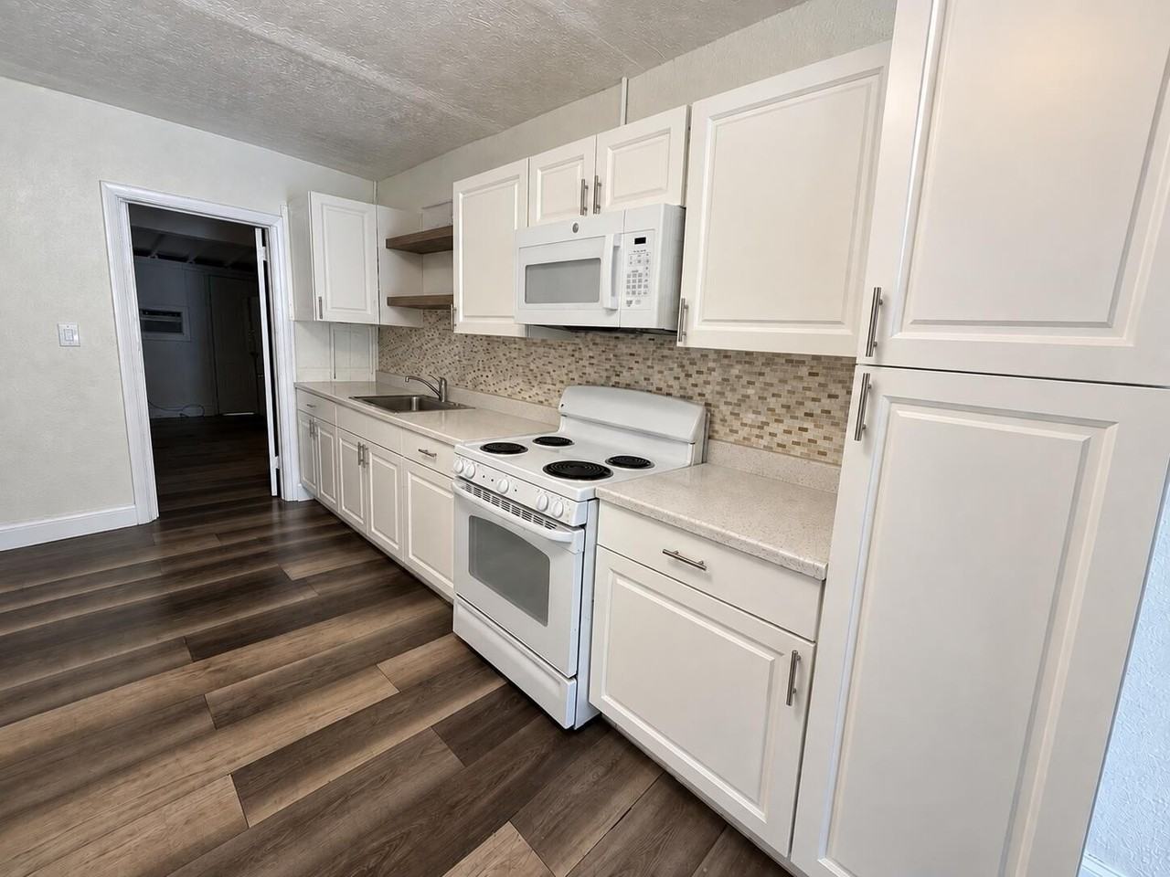 2219 Wilson St - Photo 3 of 12