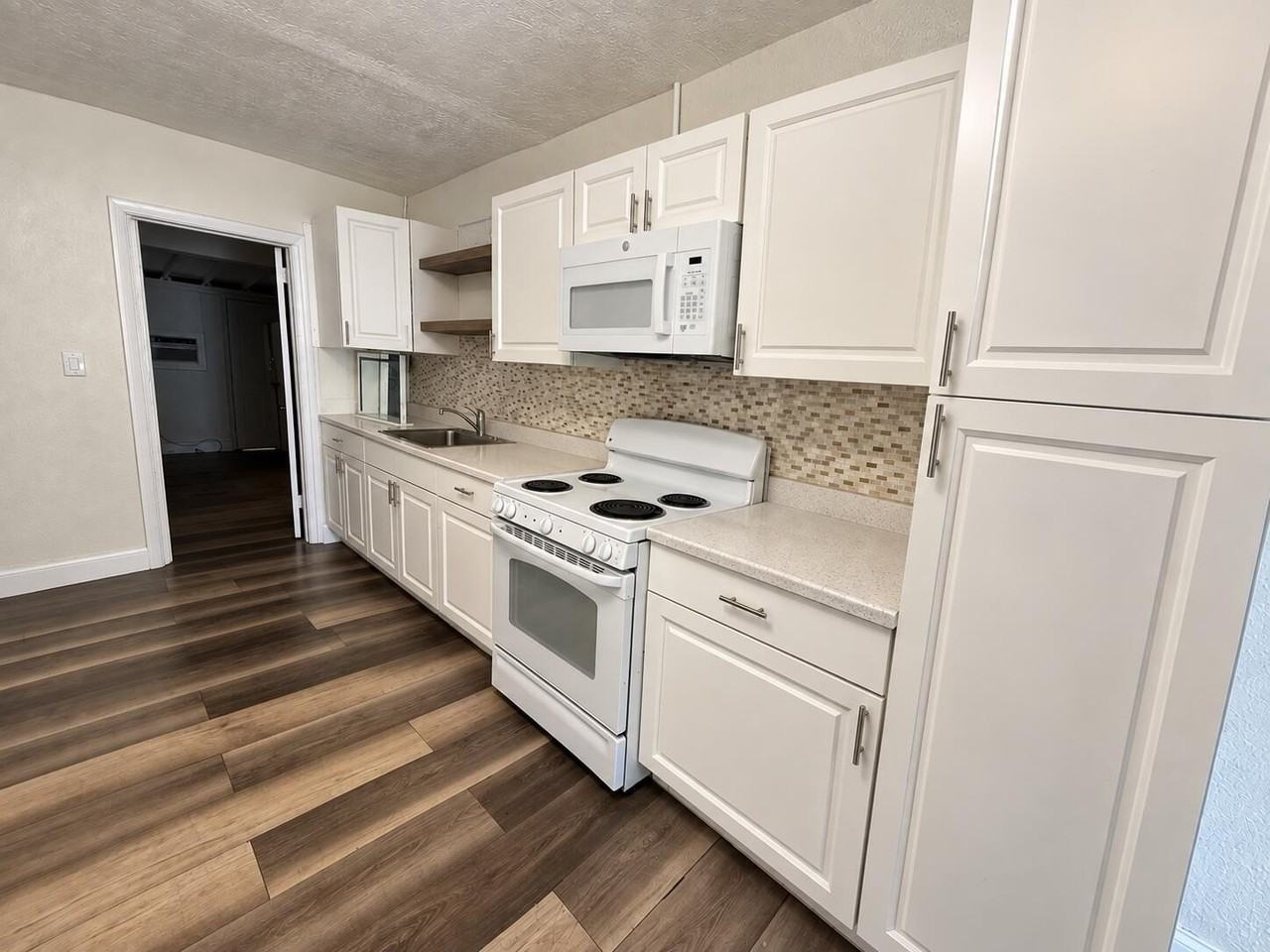 2219 Wilson St - Photo 4 of 12