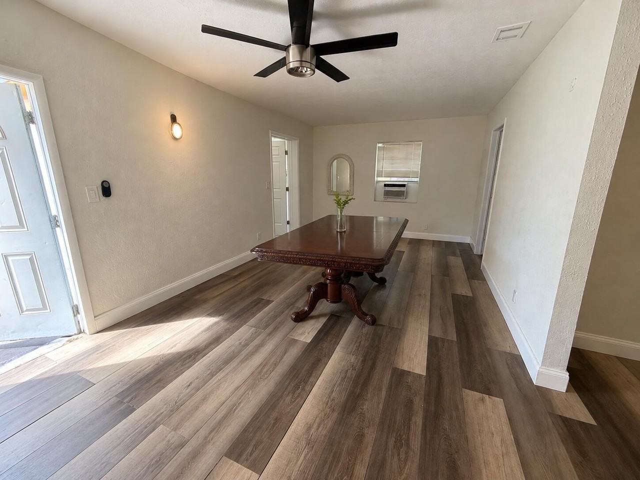 2219 Wilson St - Photo 5 of 12