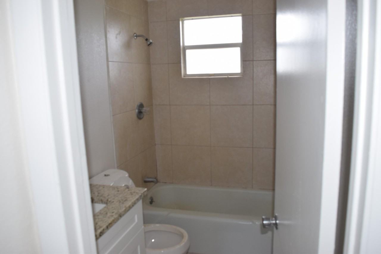 207 Southland Dr #2 - Photo 5 of 8