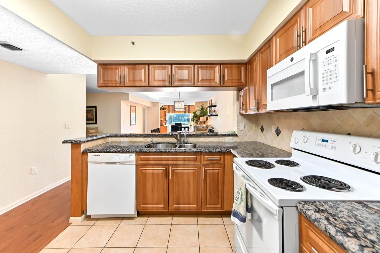 5842 Crystal Shores Dr #207 - Photo 7 of 40
