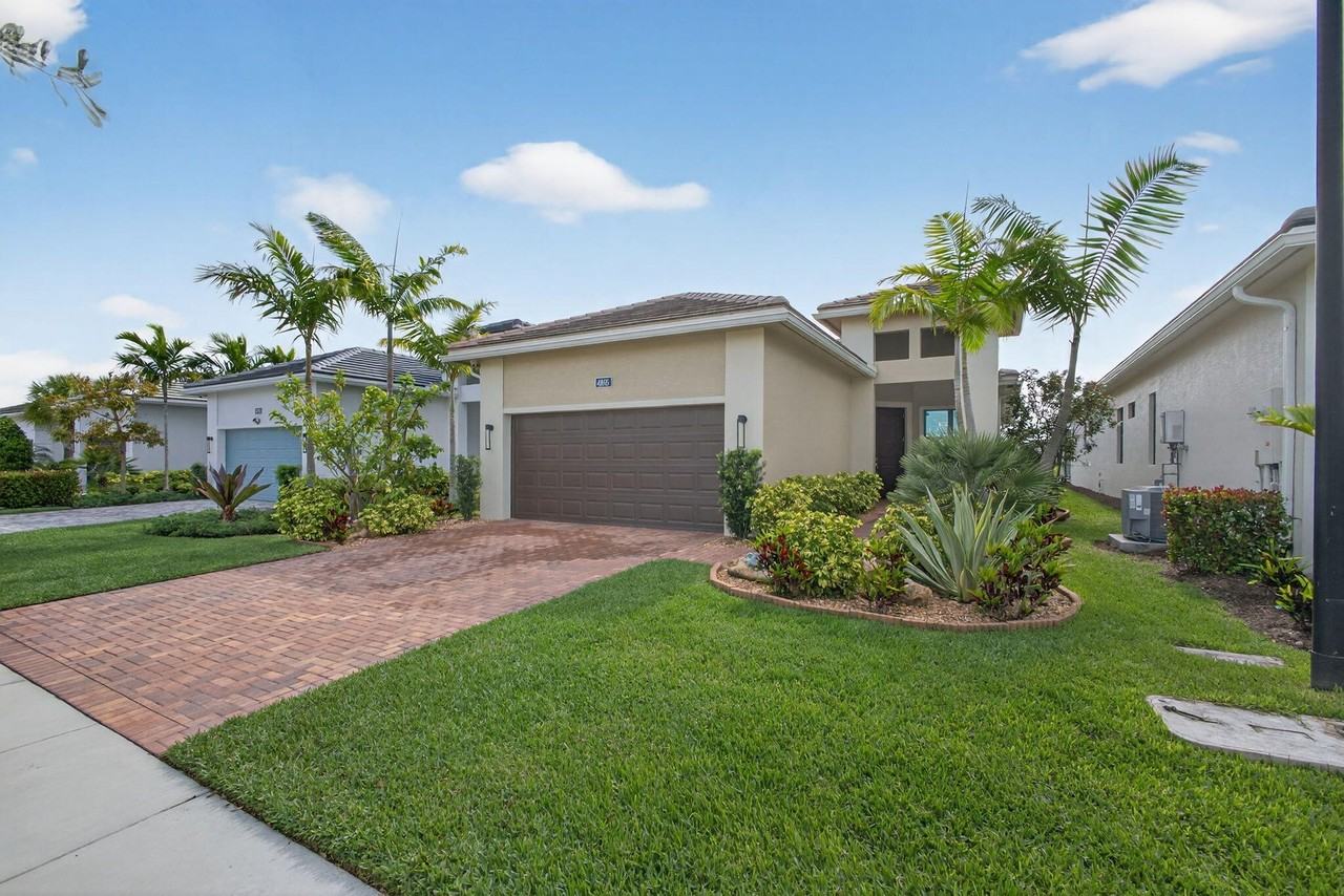 4805 Saint Armands Way - Photo 4 of 50