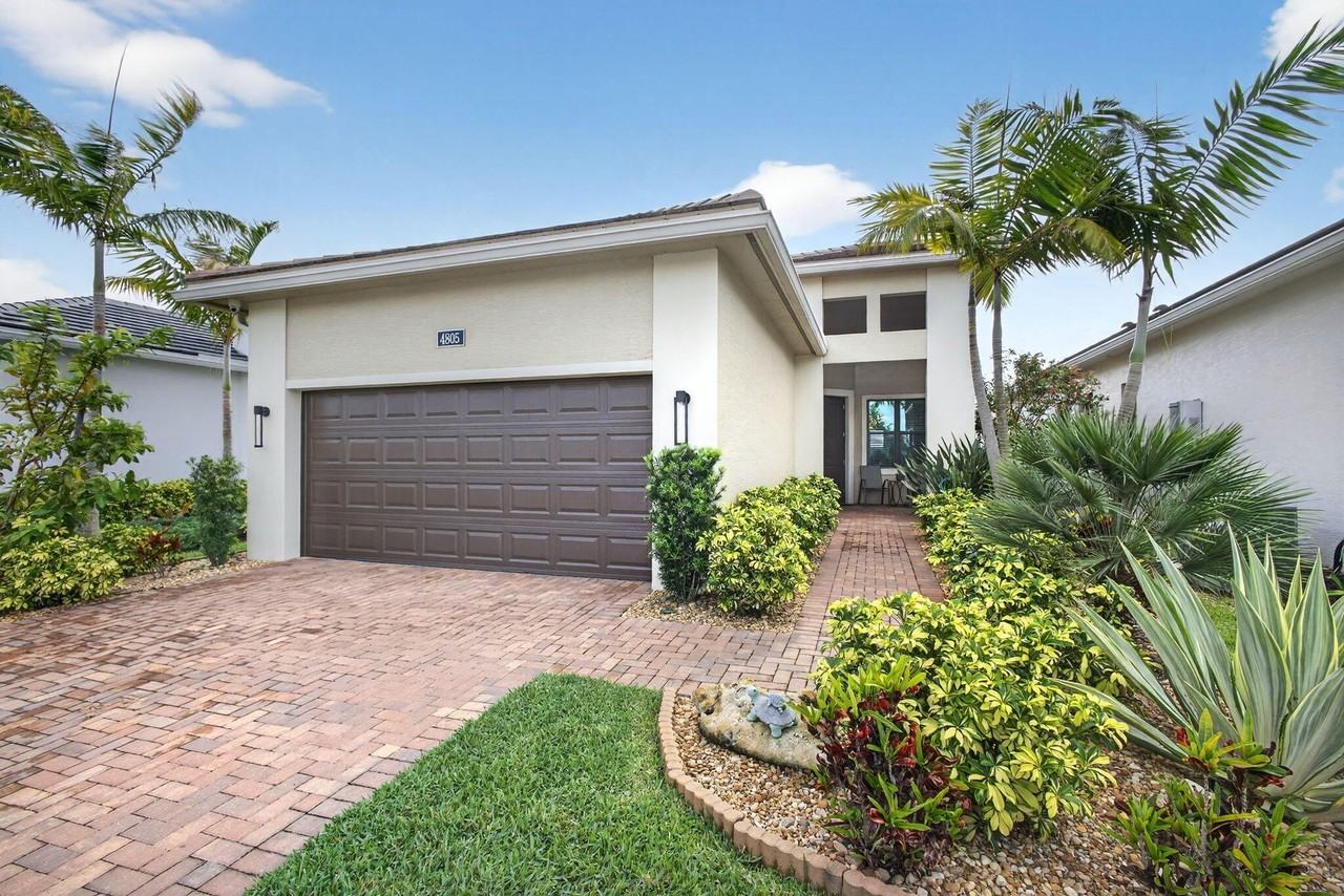 4805 Saint Armands Way - Photo 5 of 50