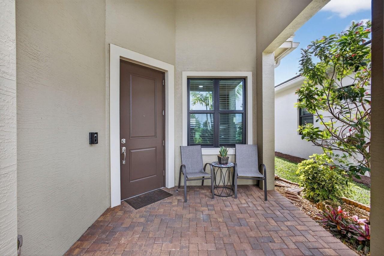 4805 Saint Armands Way - Photo 6 of 50
