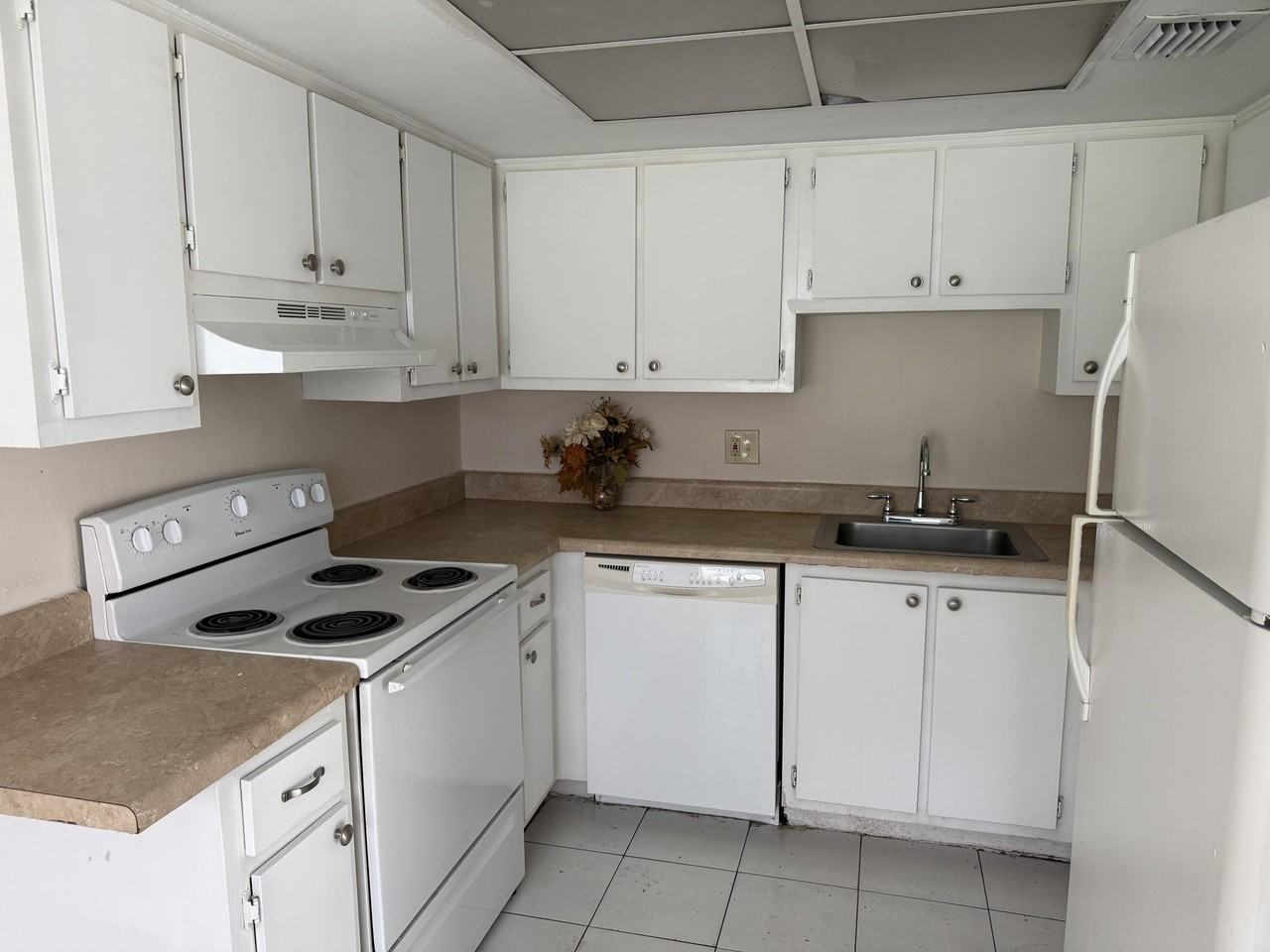 2221 Nw 56th Ave #2C - Photo 2 of 5