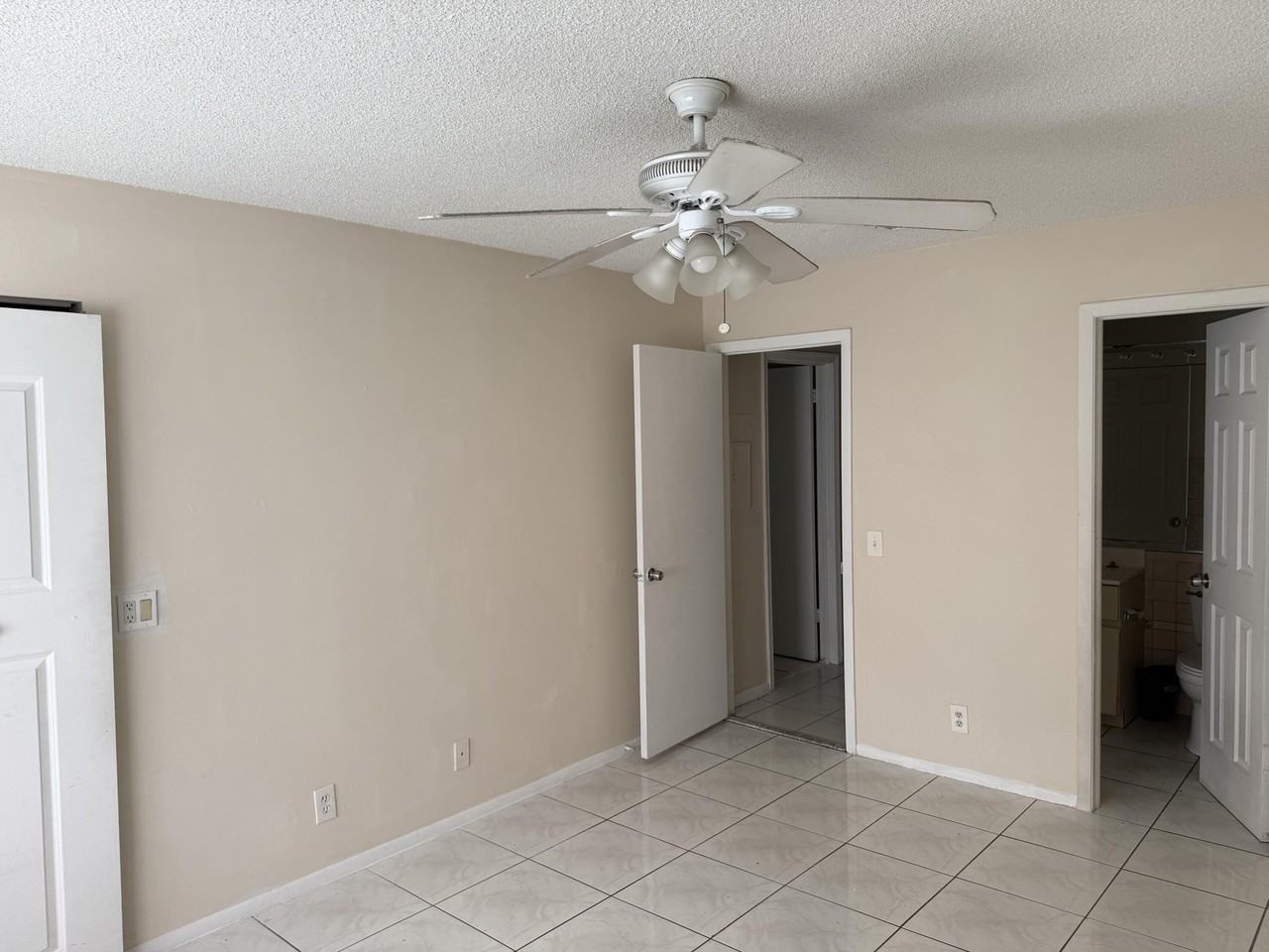 2221 Nw 56th Ave #2C - Photo 5 of 5