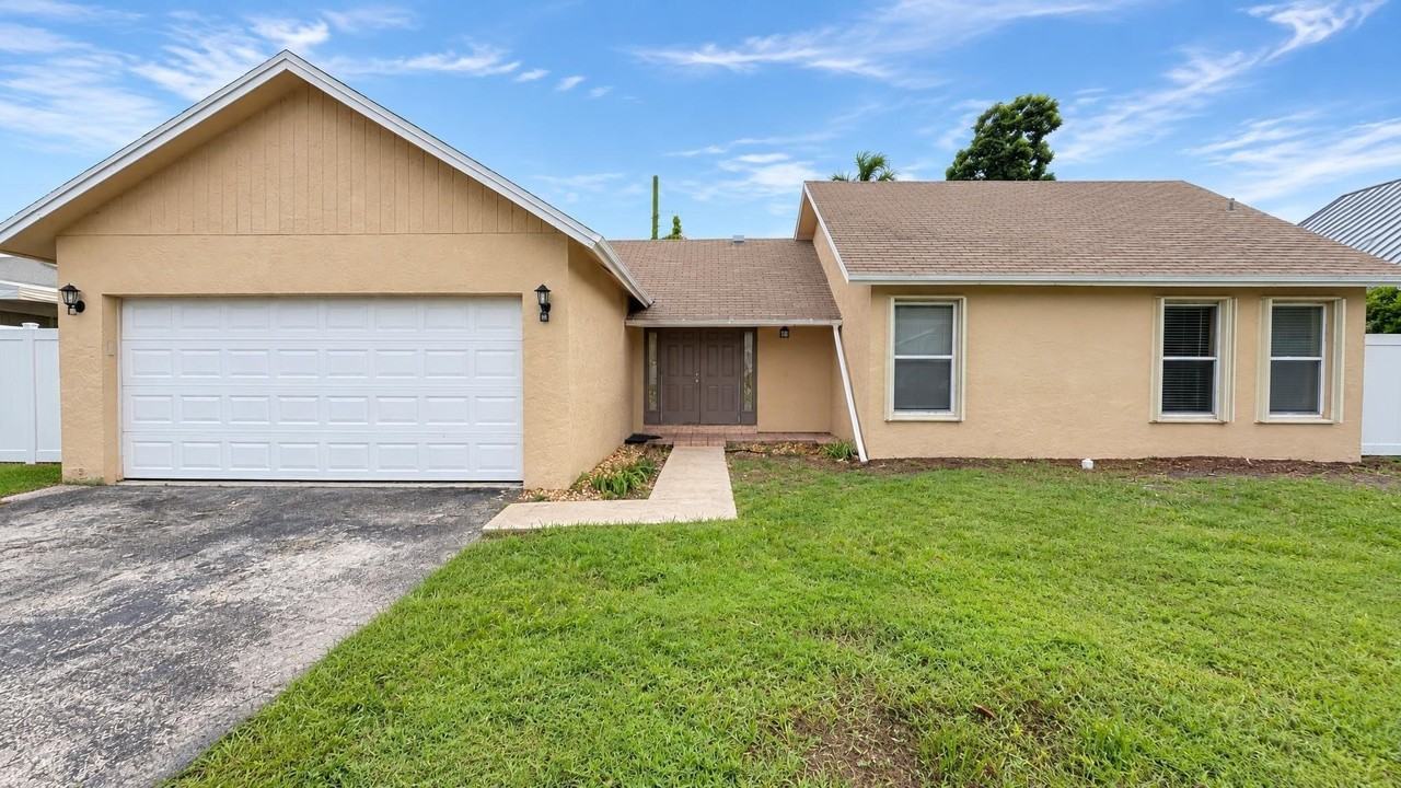 118 Mohigan Cir - Photo 2 of 27