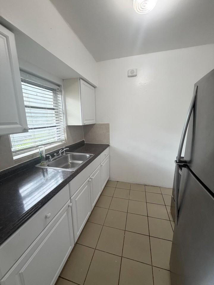 107 Calabria Ave #7 - Photo 3 of 10
