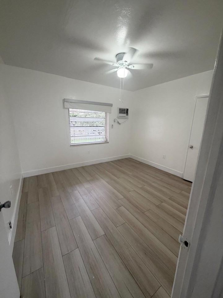 107 Calabria Ave #7 - Photo 5 of 10