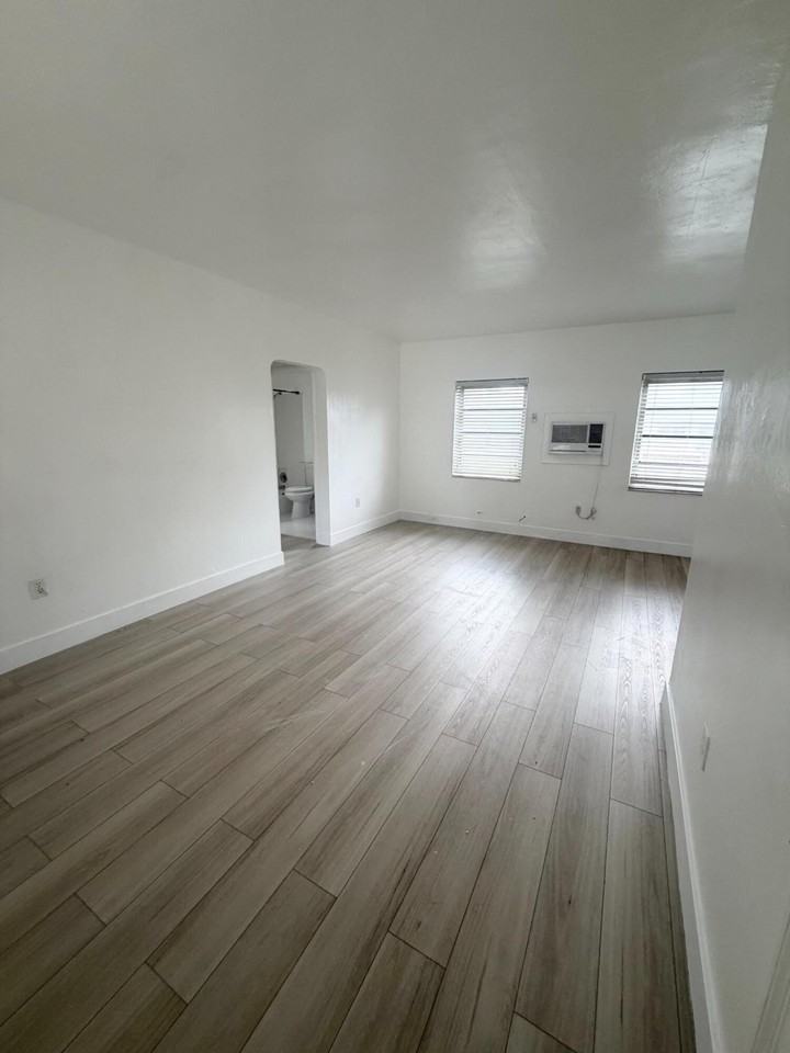 107 Calabria Ave #7 - Photo 6 of 10
