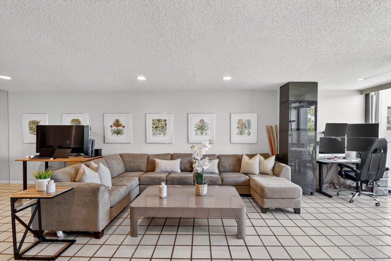 4272 Deste Ct - Photo 5 of 50