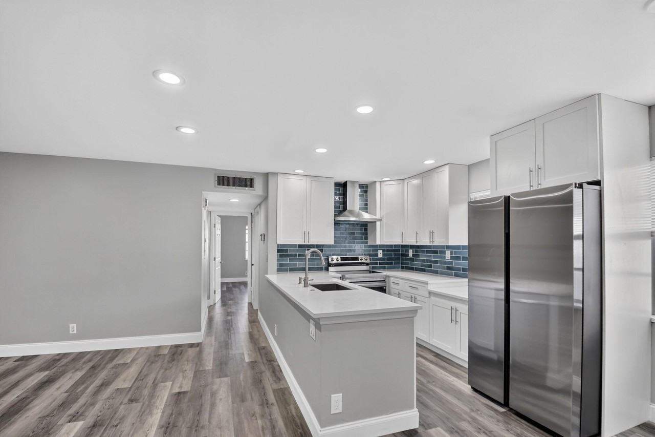 411 Burgundy I - Photo 4 of 50
