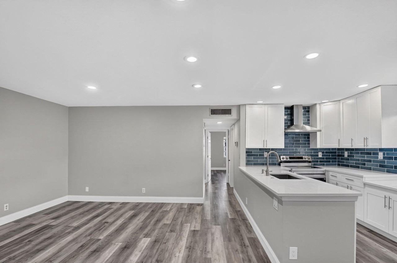 411 Burgundy I - Photo 5 of 50