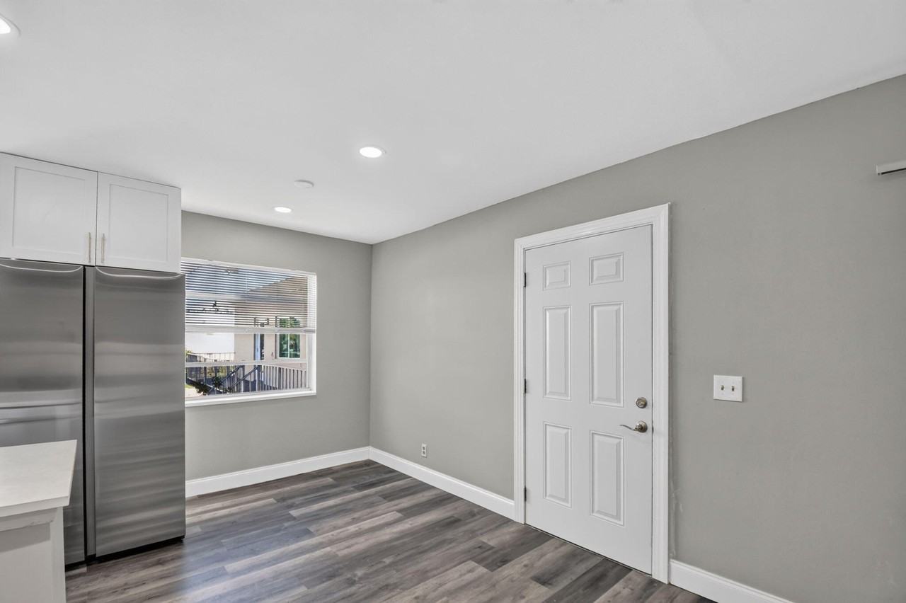 411 Burgundy I - Photo 7 of 50