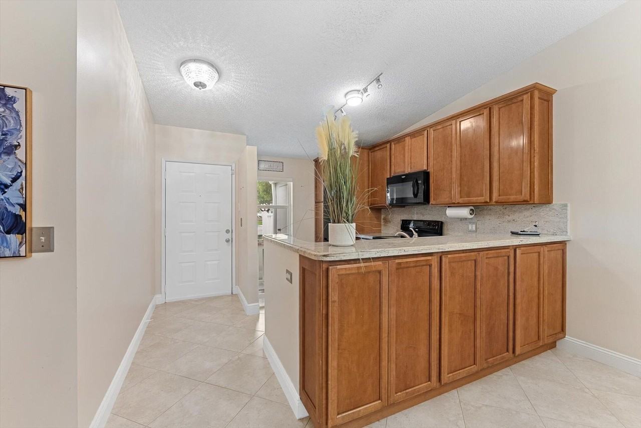 8959 Sunnywood Pl - Photo 2 of 31