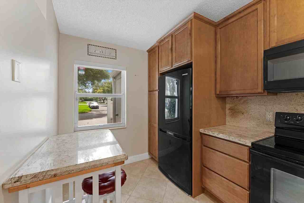 8959 Sunnywood Pl - Photo 4 of 31