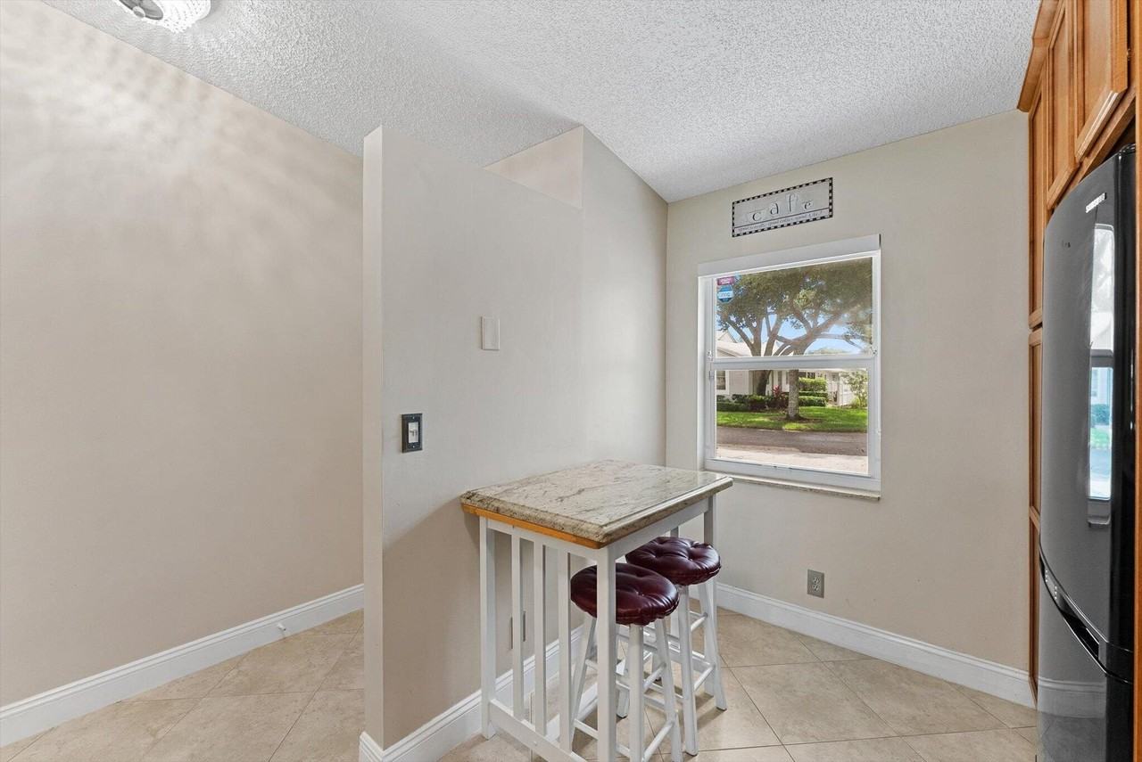 8959 Sunnywood Pl - Photo 5 of 31