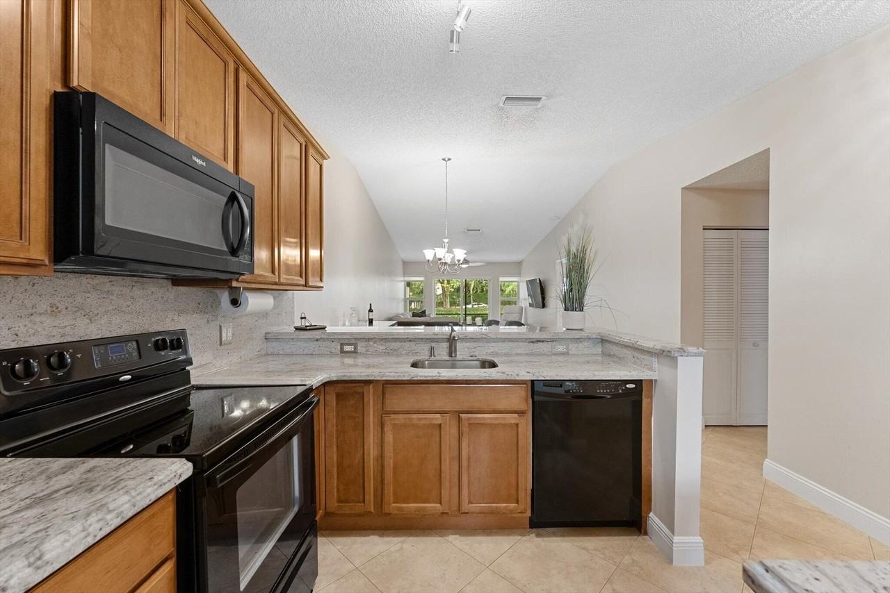 8959 Sunnywood Pl - Photo 6 of 31