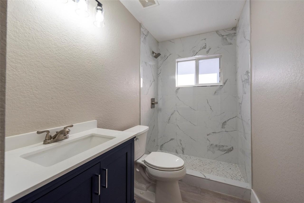 2726 Adams St #2 - Photo 6 of 16