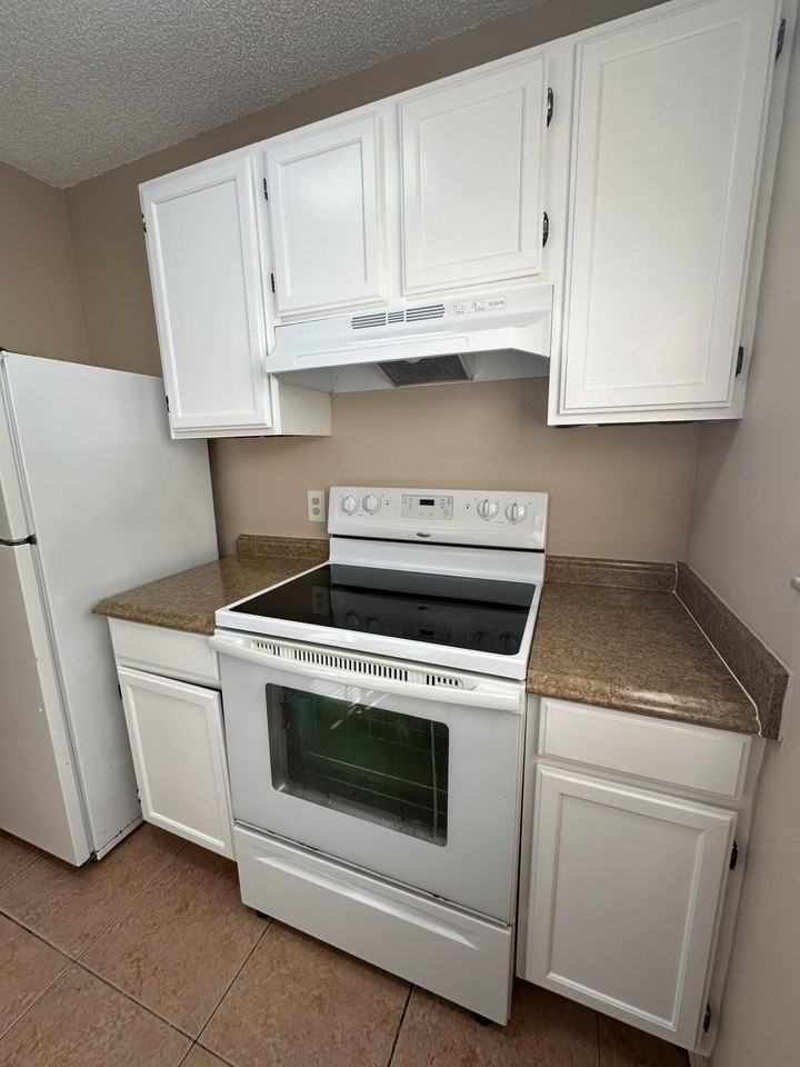 958 Louisiana Ave - Photo 4 of 32