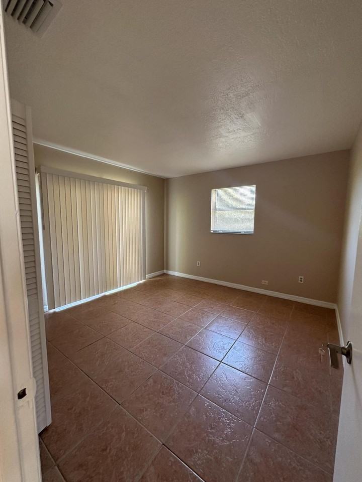 958 Louisiana Ave - Photo 6 of 32