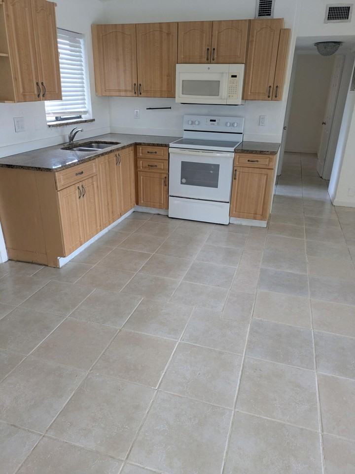 3390 Orange St - Photo 4 of 10