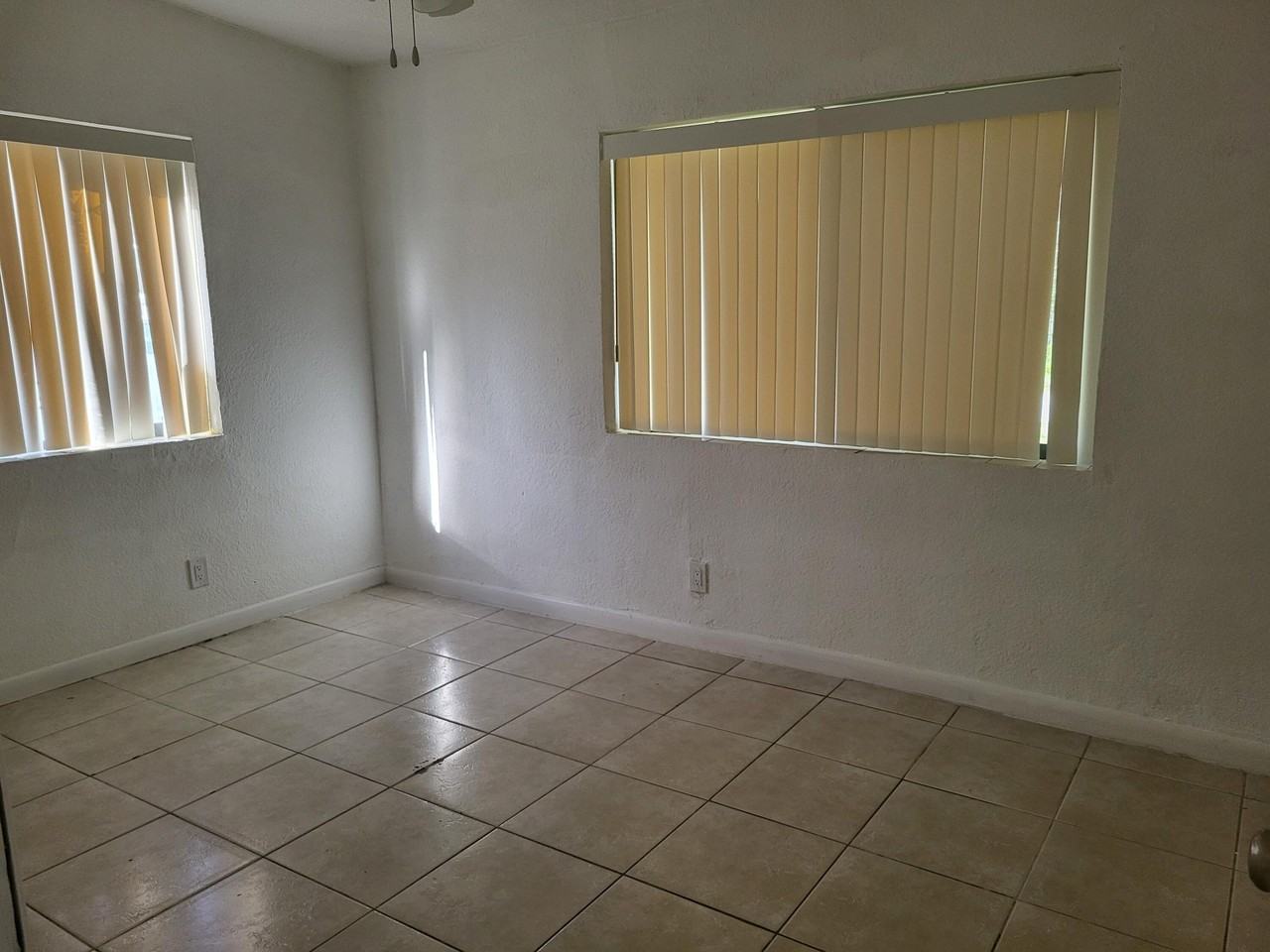 3390 Orange St - Photo 7 of 10