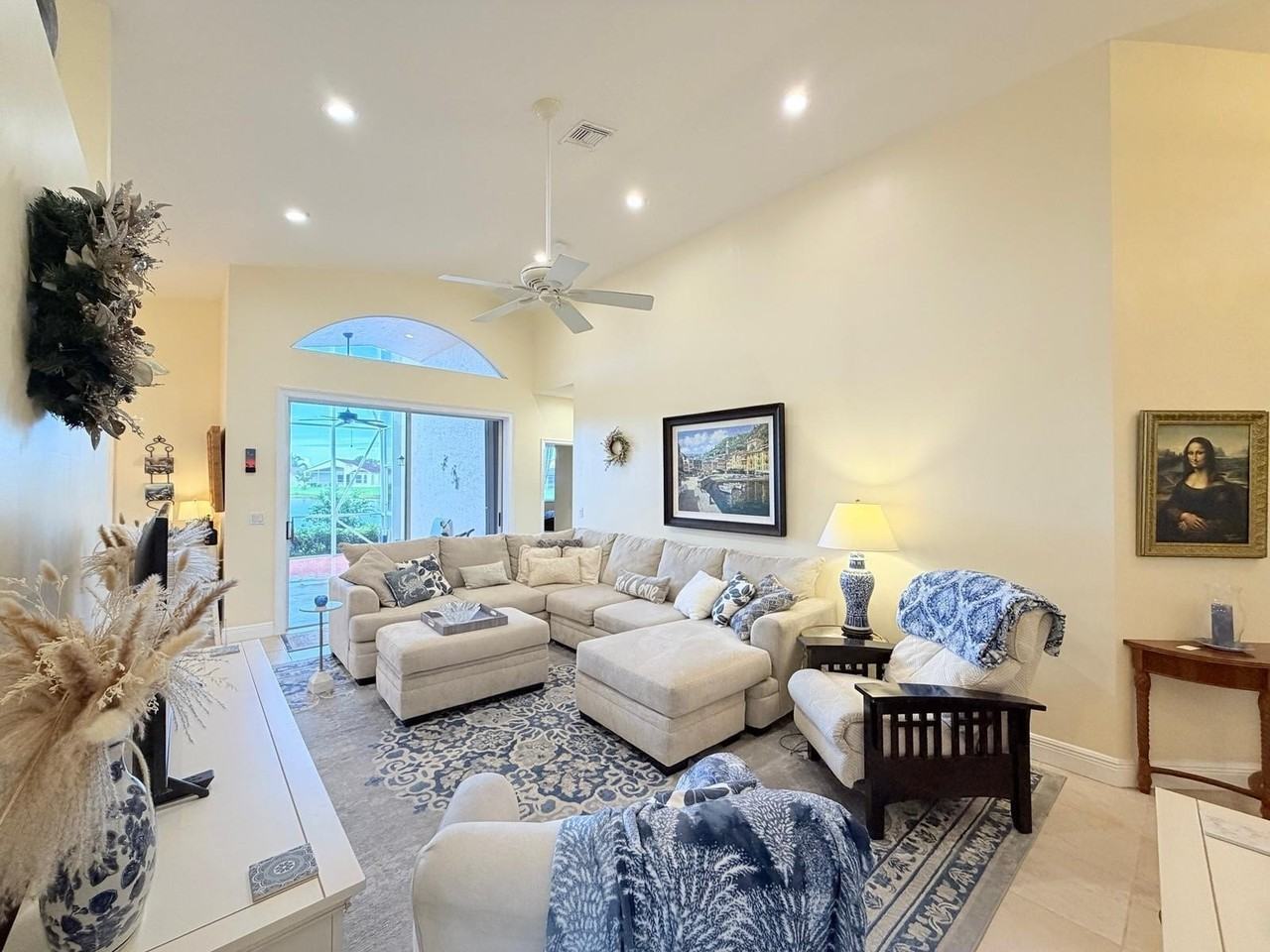 360 Nw Sunview Way - Photo 2 of 50