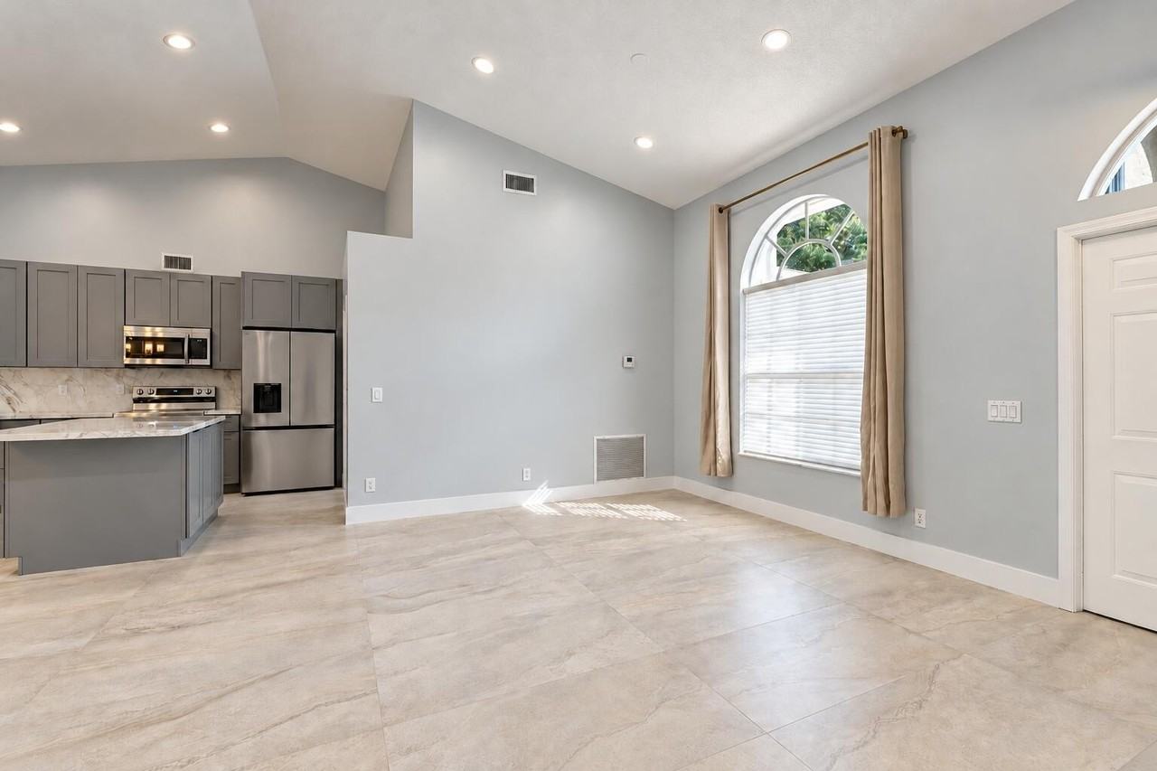 1185 Wild Cherry Ln - Photo 7 of 36