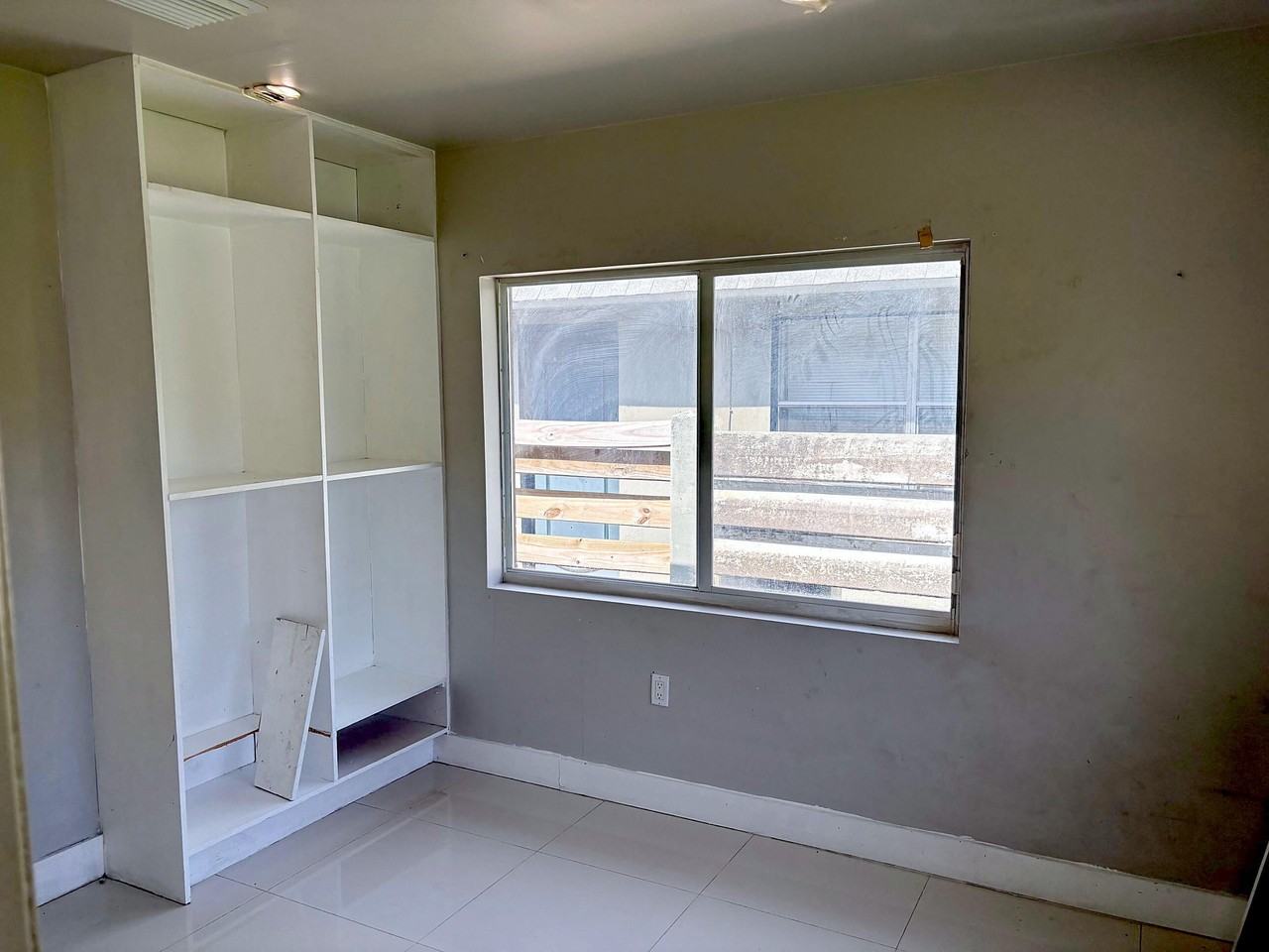 1521 Nw 8th Ave - Photo 3 of 18
