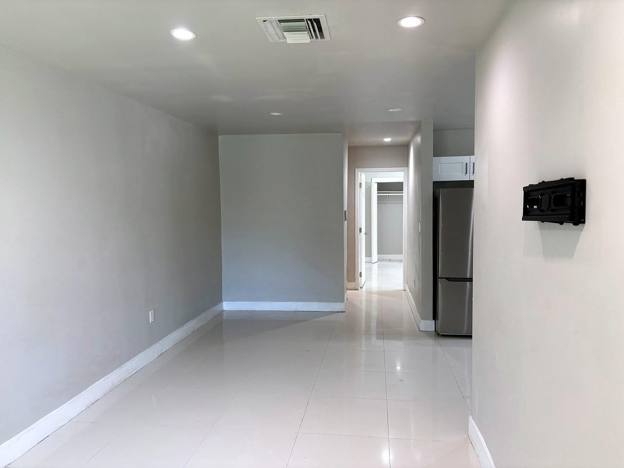 1521 Nw 8th Ave - Photo 6 of 18