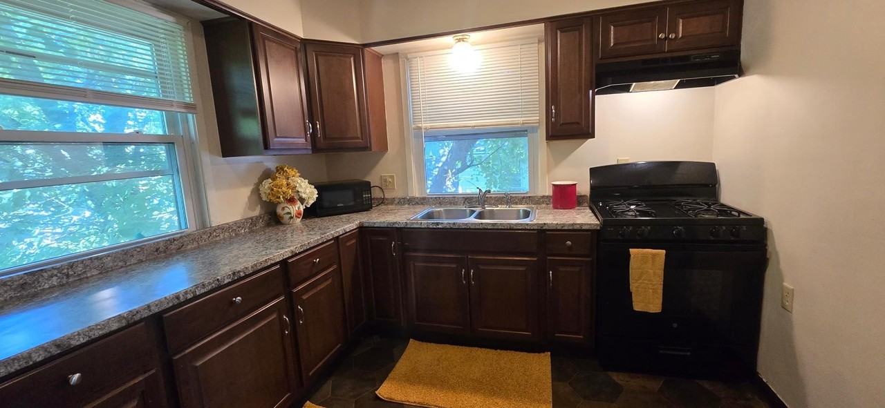621 Morgan Ave N - Photo 3 of 10
