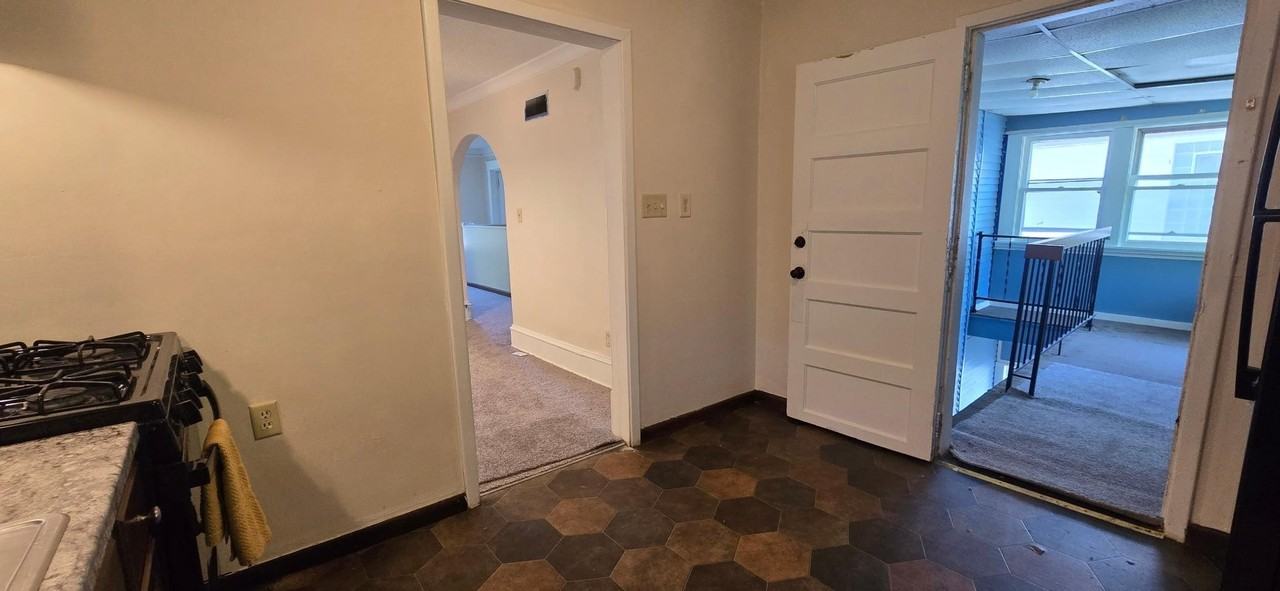 621 Morgan Ave N - Photo 6 of 10