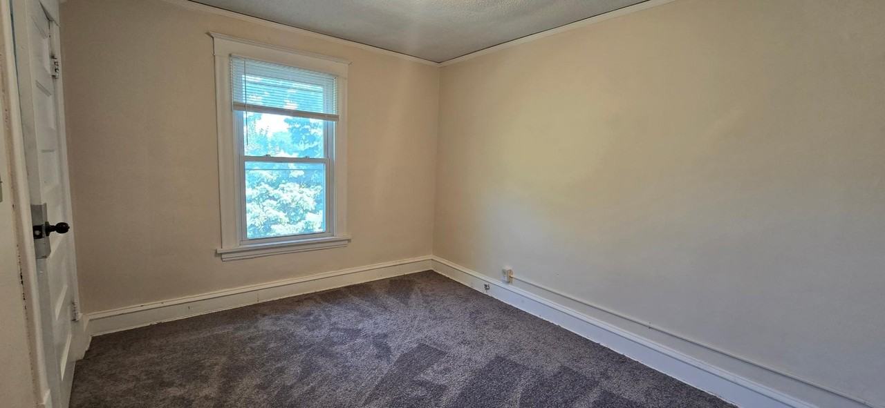 621 Morgan Ave N - Photo 7 of 10