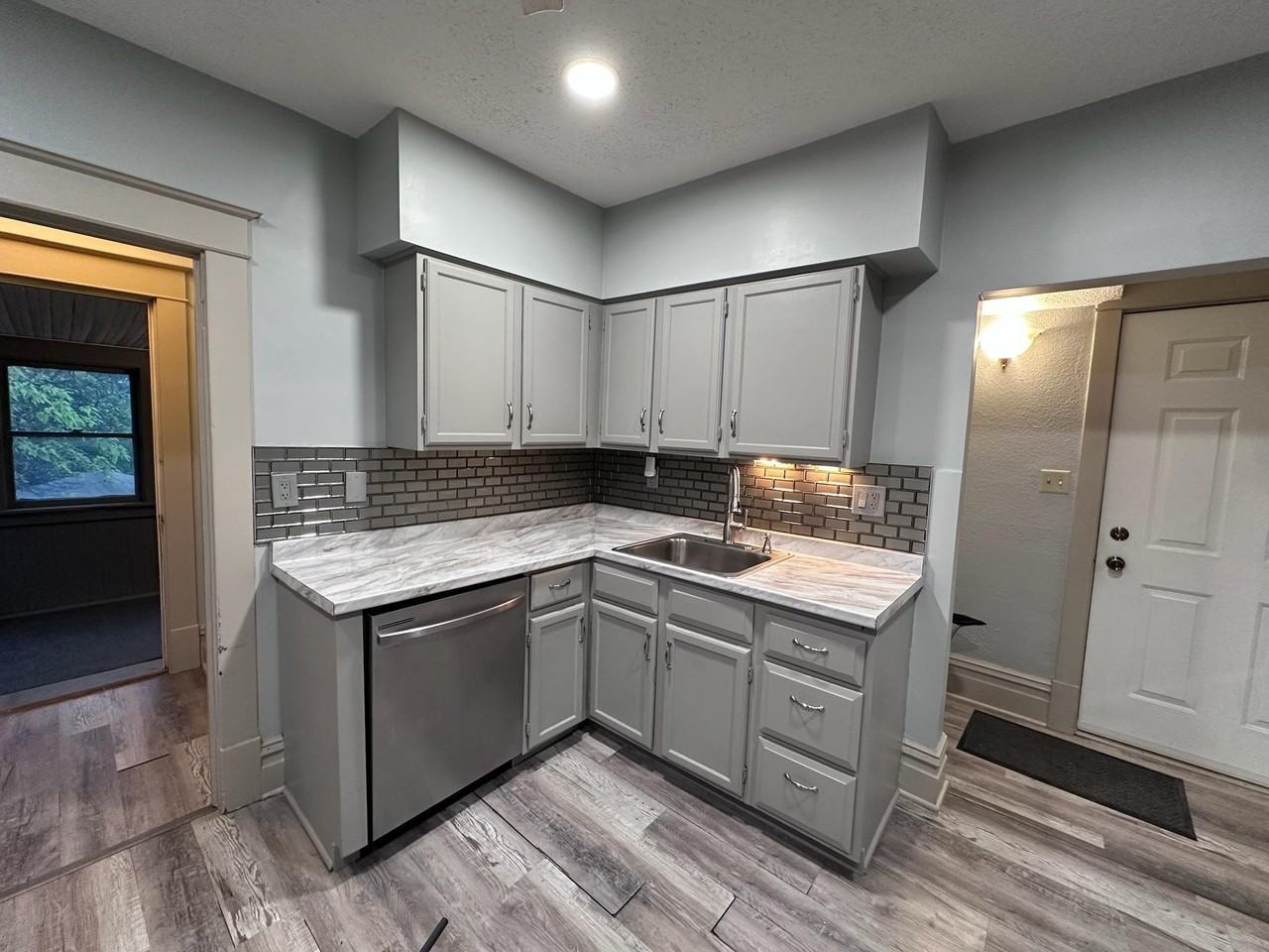 734 Sims Ave - Photo 2 of 6