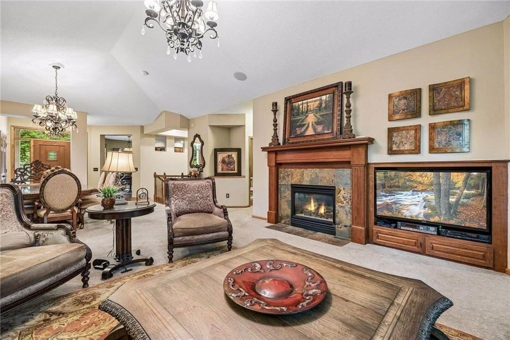 18464 Farmstead Cir - Photo 7 of 25