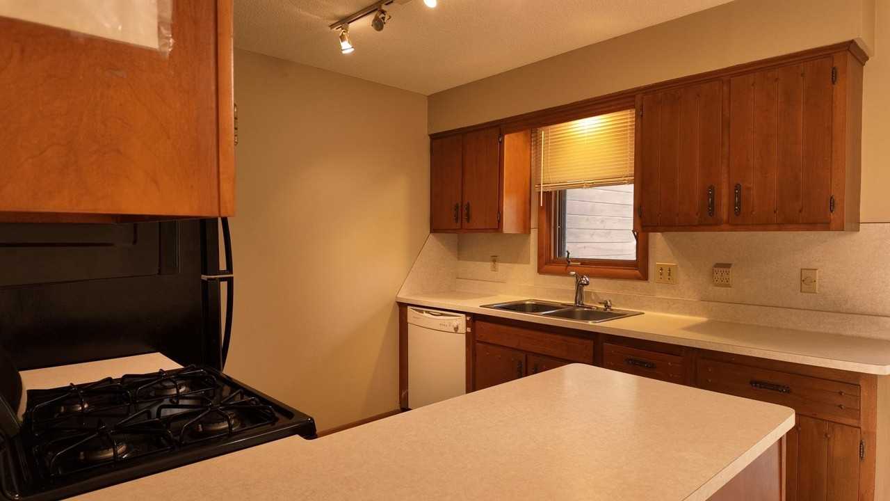 8833 Queen Ave S - Photo 4 of 24