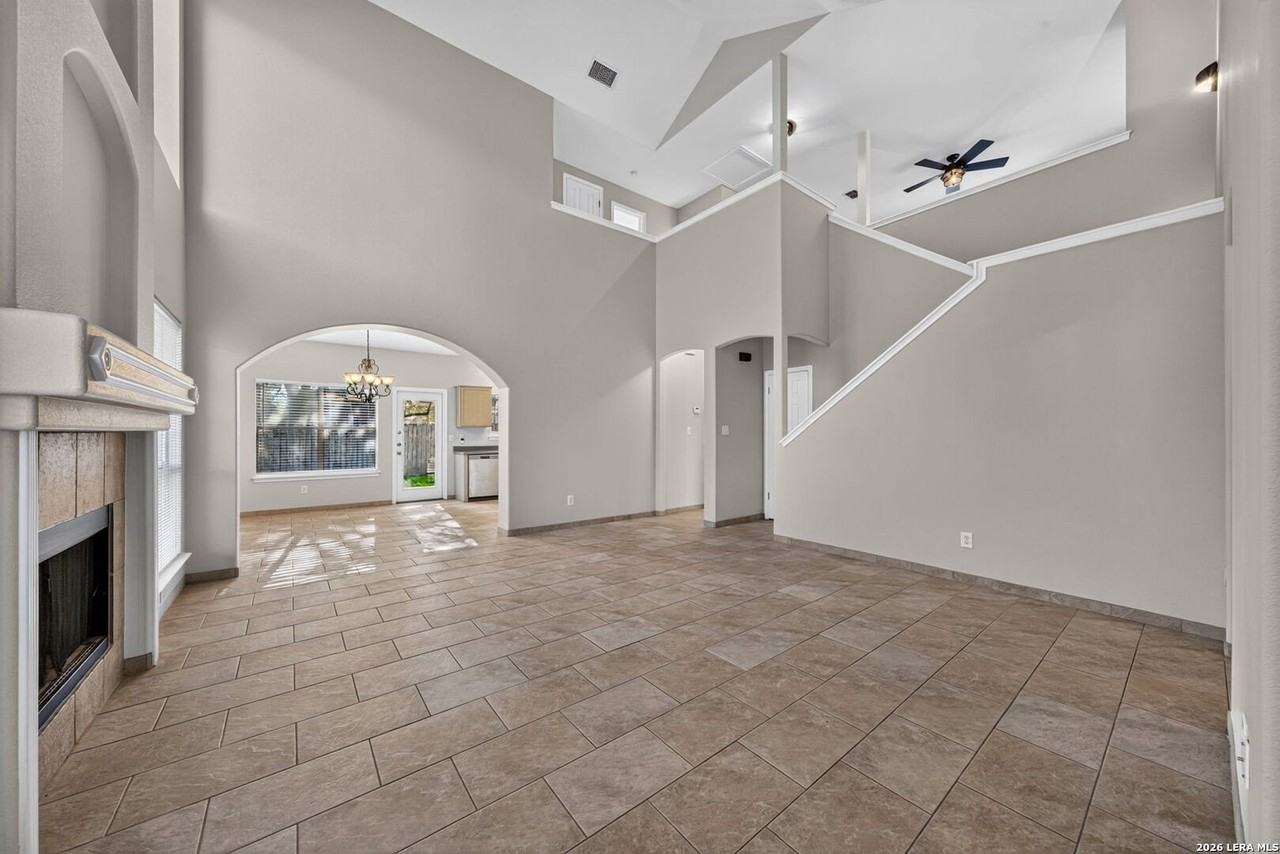2829 Berry Trce - Photo 5 of 33