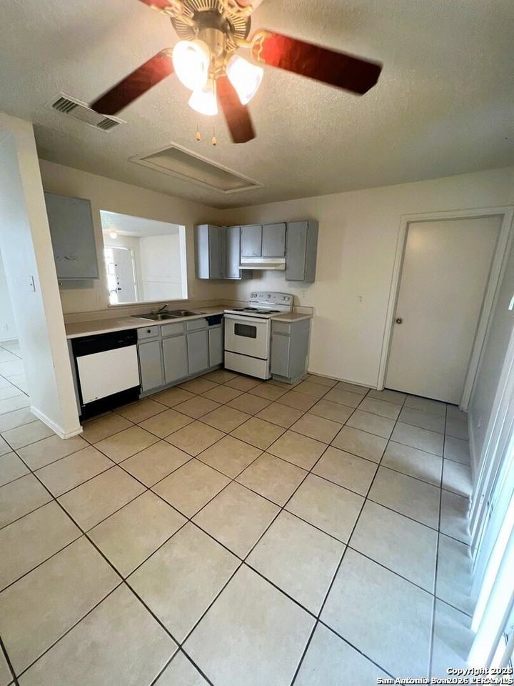 9638 Green Plain Dr - Photo 4 of 6