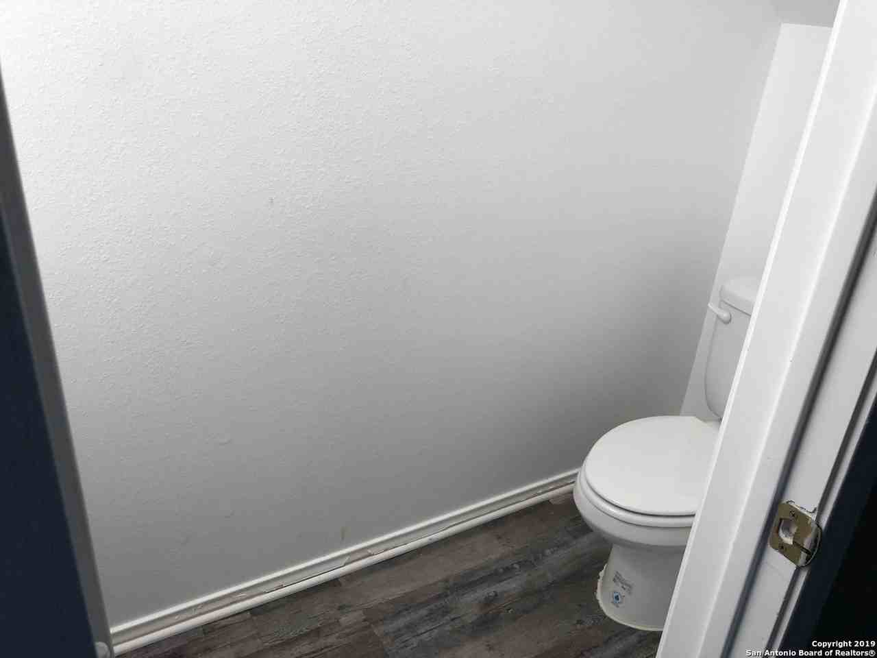 211 Lebanon St - Photo 5 of 19
