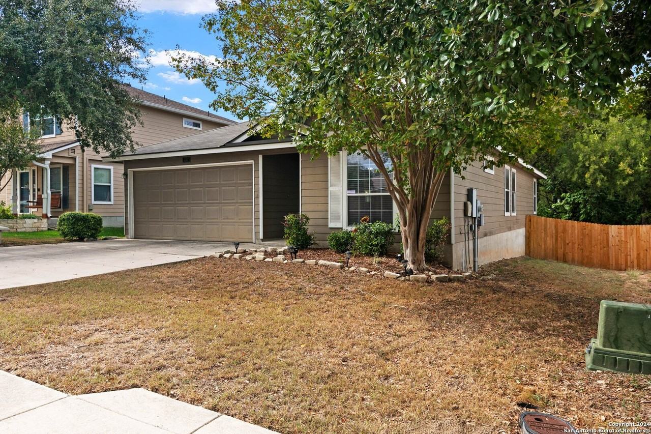 1047 Daffodil Way - Photo 2 of 18
