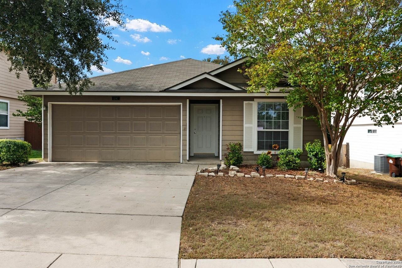 1047 Daffodil Way - Photo 3 of 18