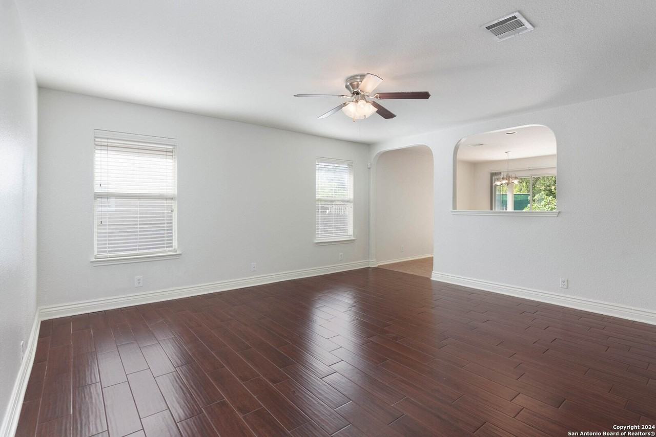 1047 Daffodil Way - Photo 5 of 18