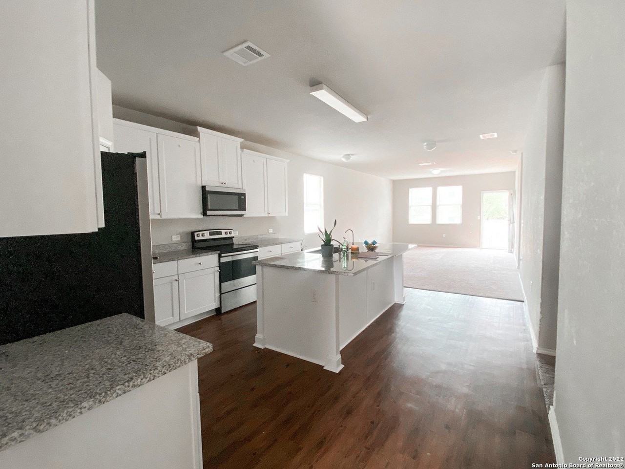 6802 Freedom Hls - Photo 4 of 22