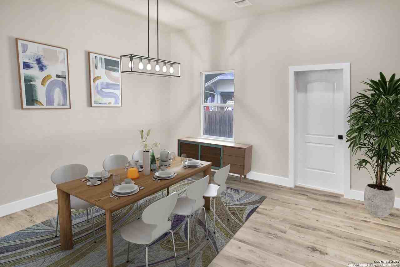 858 Steves Ave - Photo 4 of 15