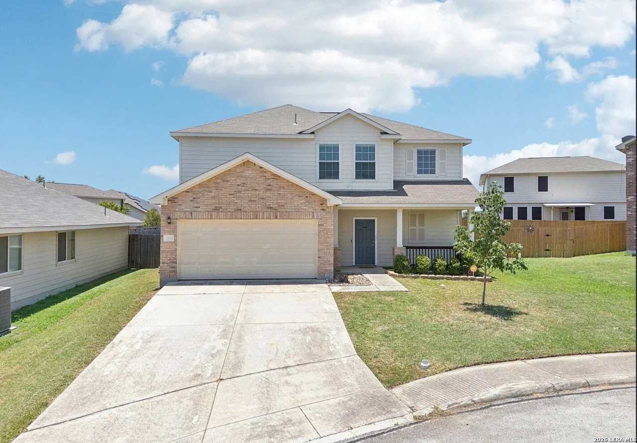 7910 Brinson Ct - Photo 2 of 30