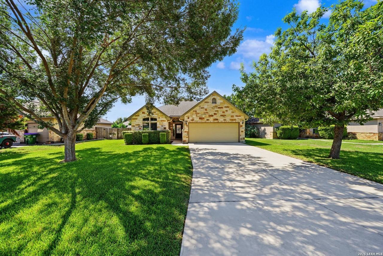 15513 Dell Ln - Photo 2 of 44