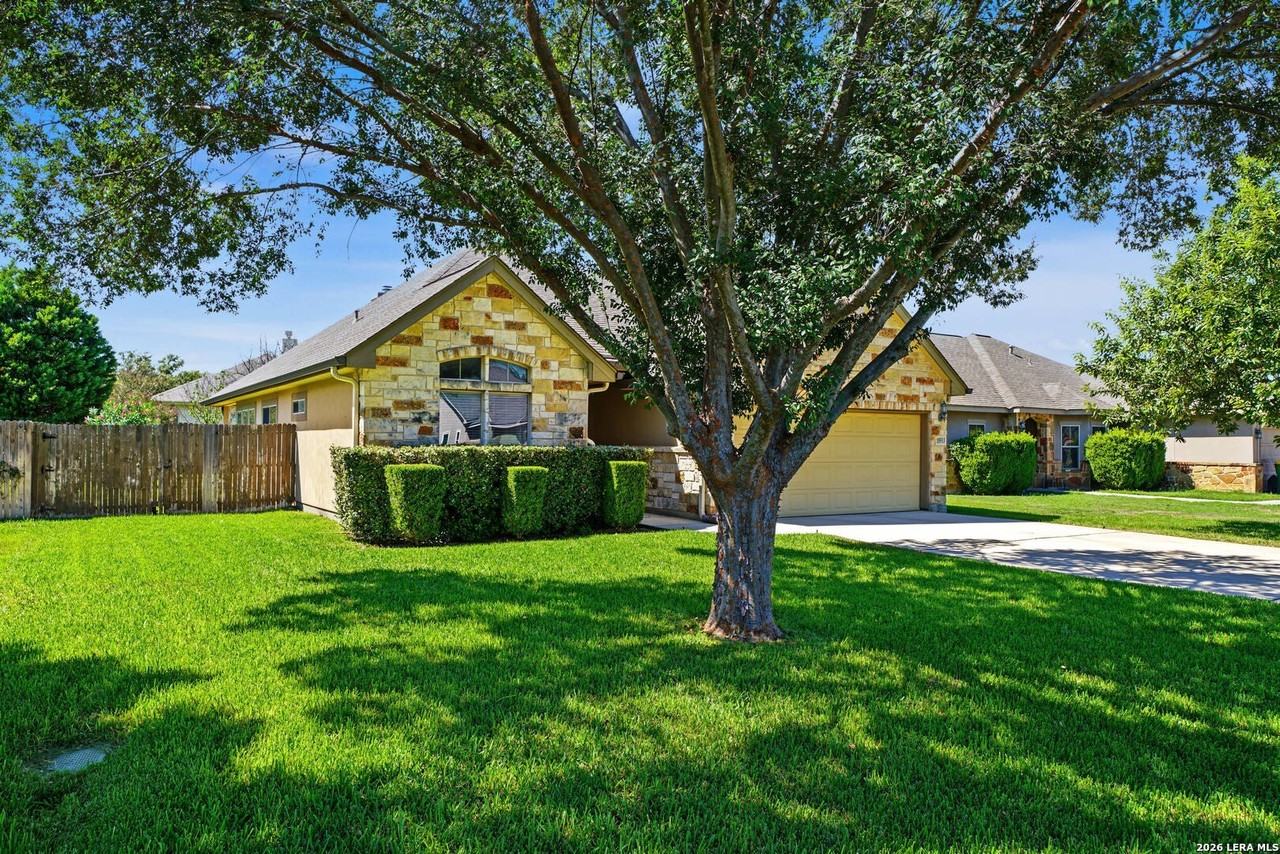 15513 Dell Ln - Photo 3 of 44