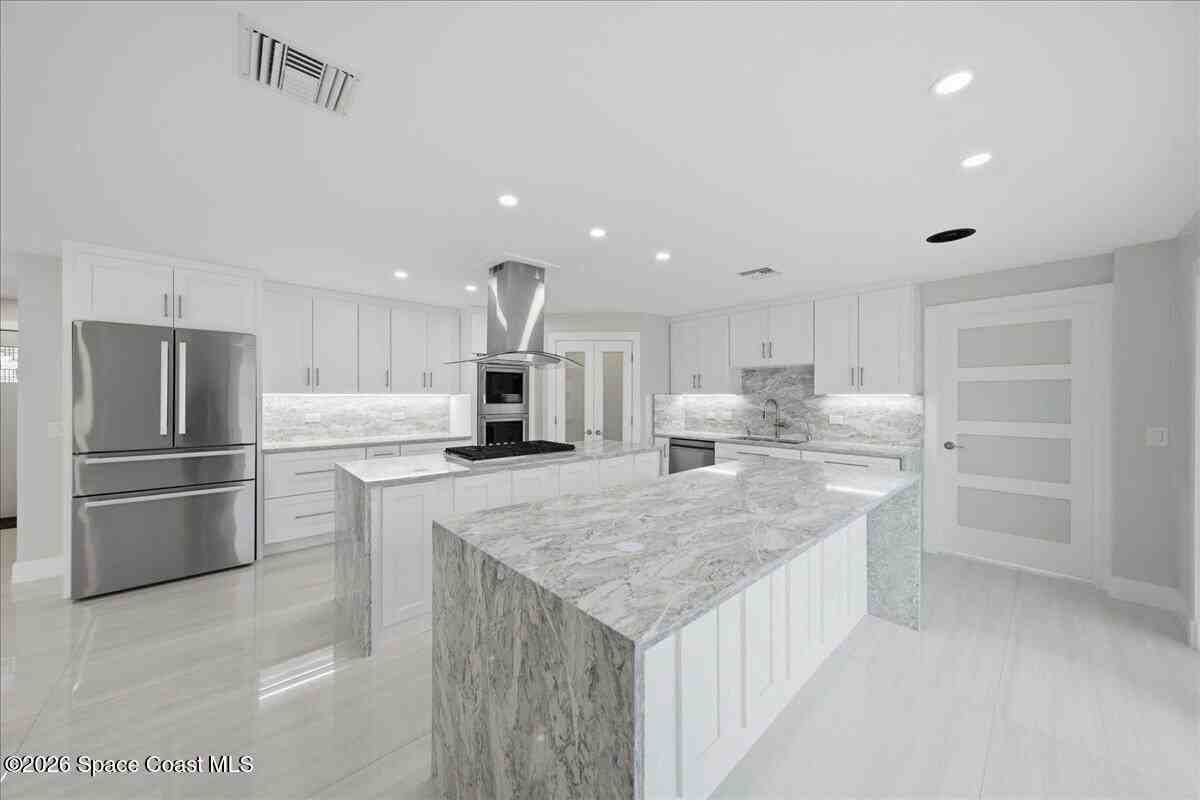 415 Island Dr - Photo 4 of 40